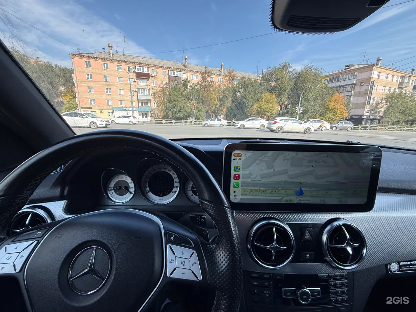 Чистый салон Mercedes после химчистки в студии AT Detailing